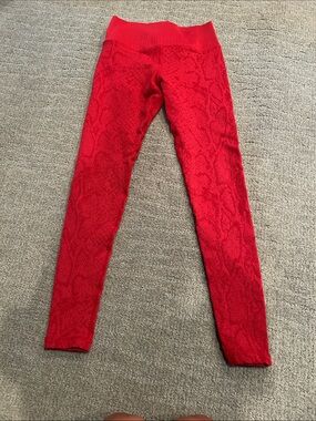 avocado Red Textured Leggings